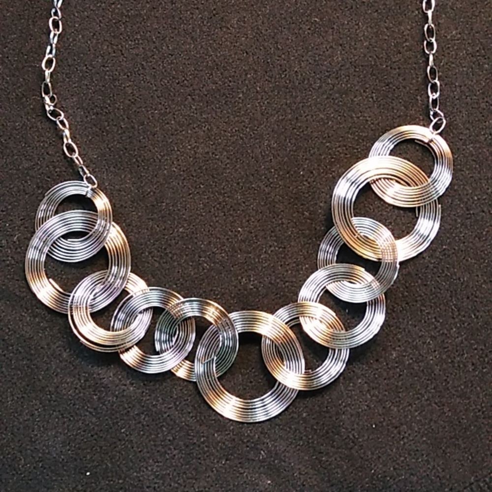 Vintage 80's 🕶️💫  Swirling Spirals necklace 14"